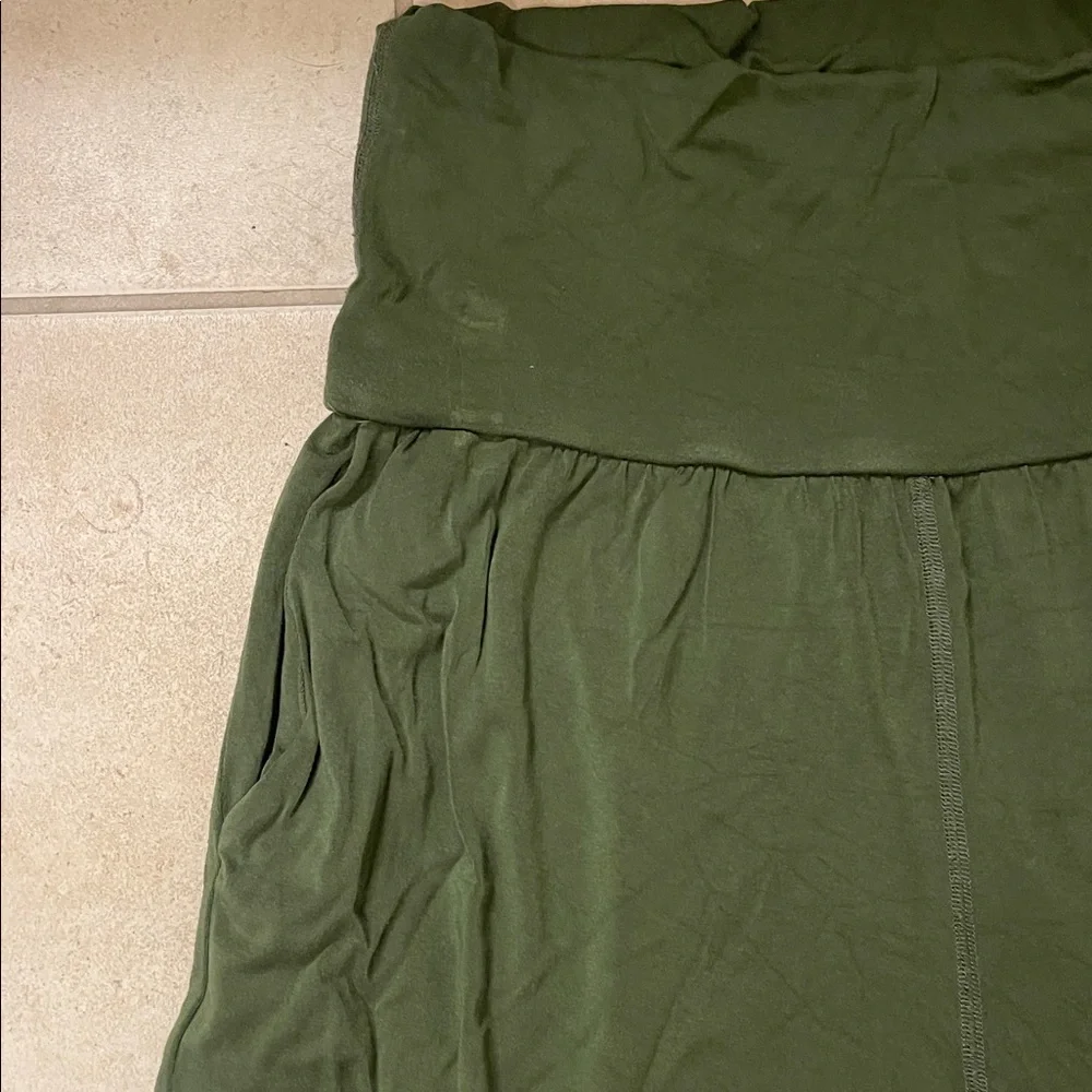 Elegant Forest Green Women's Yoga Leggings - Picture 3 of 5
